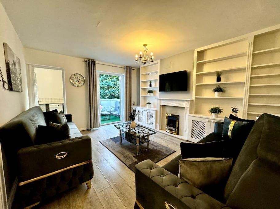 Newly Renovated Kensington 2 Bedroom Apartment With Balcony Near Harrods Sleeps 6, 2 Min Walk From Station Лондон Экстерьер фото