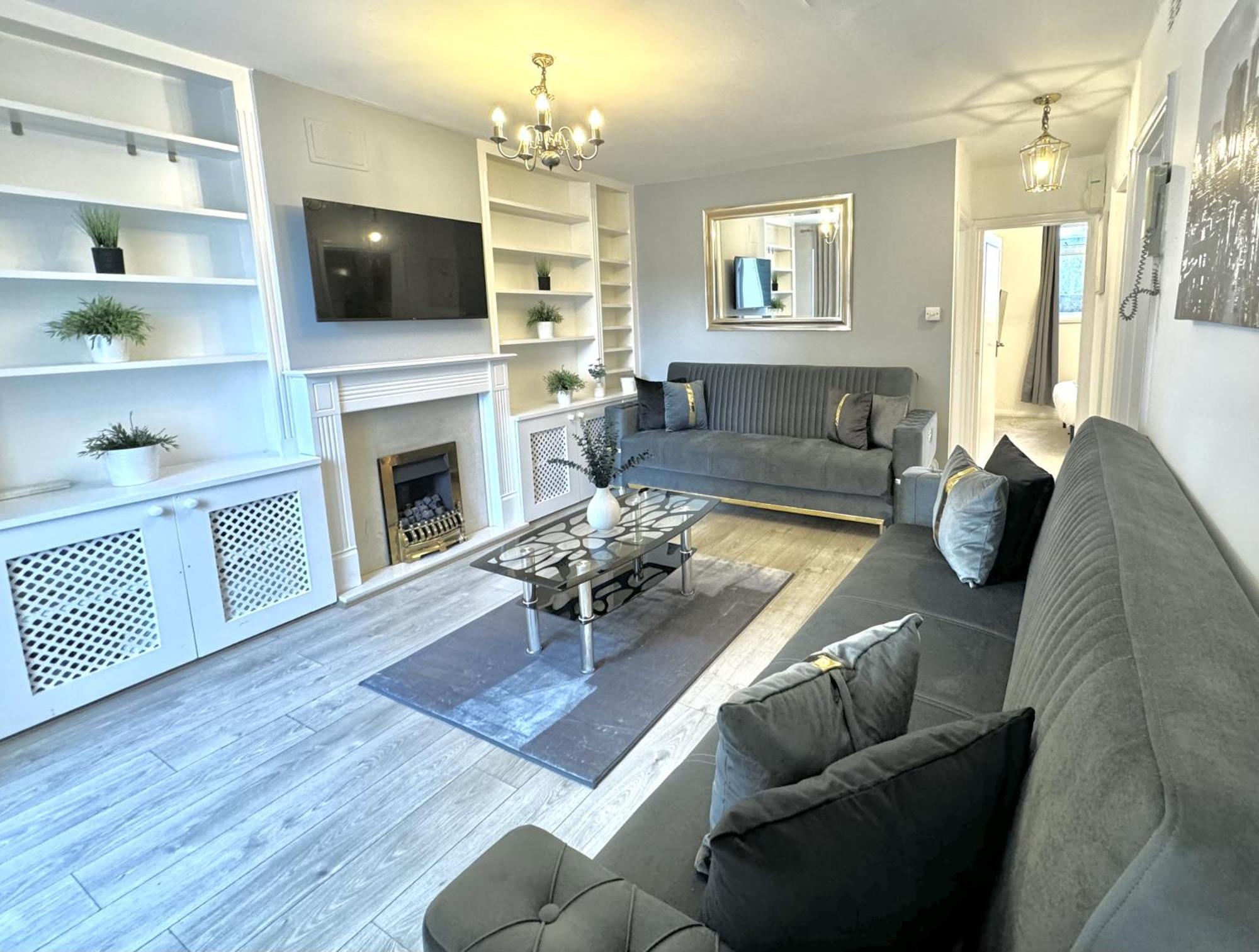 Newly Renovated Kensington 2 Bedroom Apartment With Balcony Near Harrods Sleeps 6, 2 Min Walk From Station Лондон Экстерьер фото