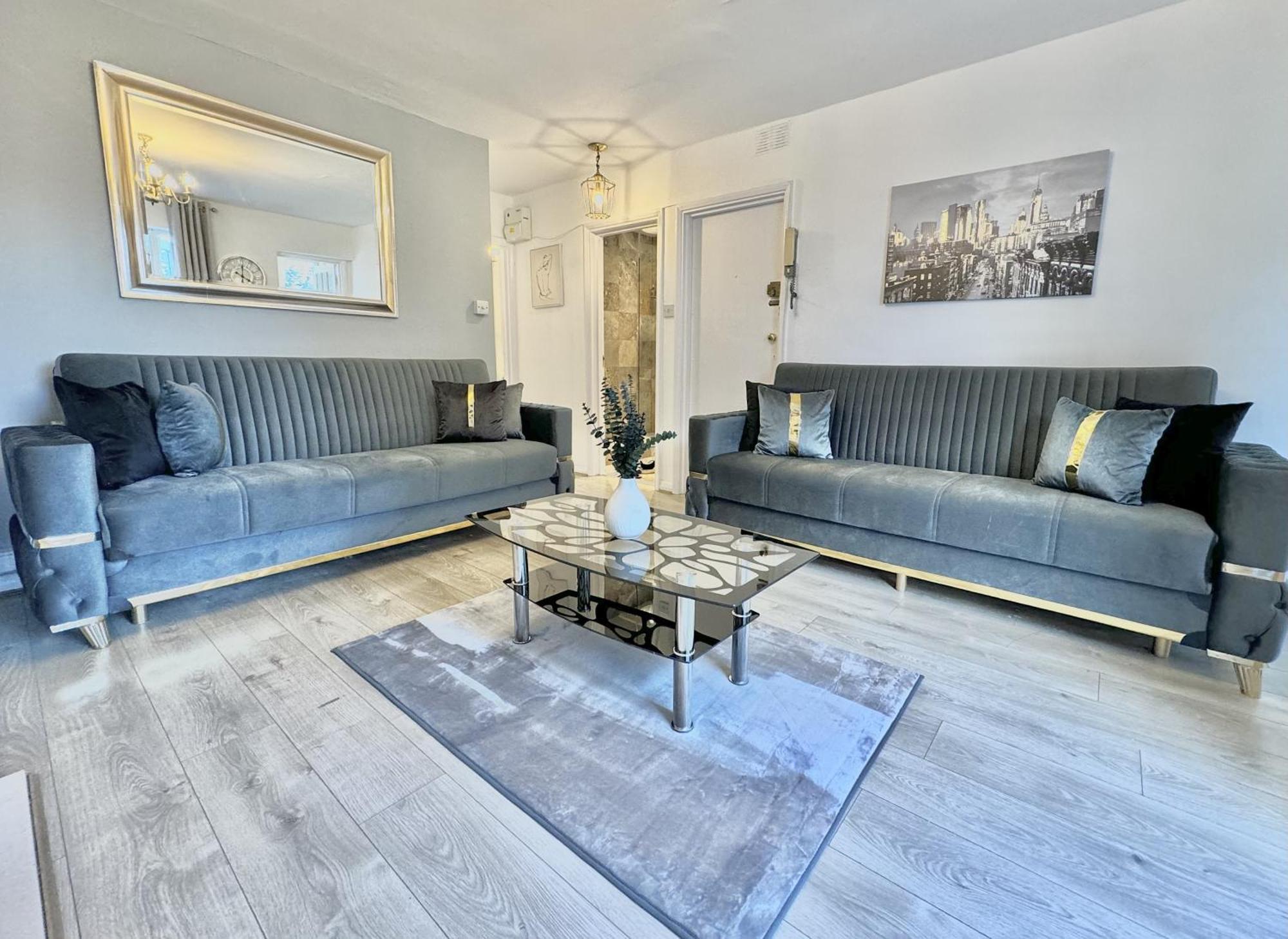 Newly Renovated Kensington 2 Bedroom Apartment With Balcony Near Harrods Sleeps 6, 2 Min Walk From Station Лондон Экстерьер фото
