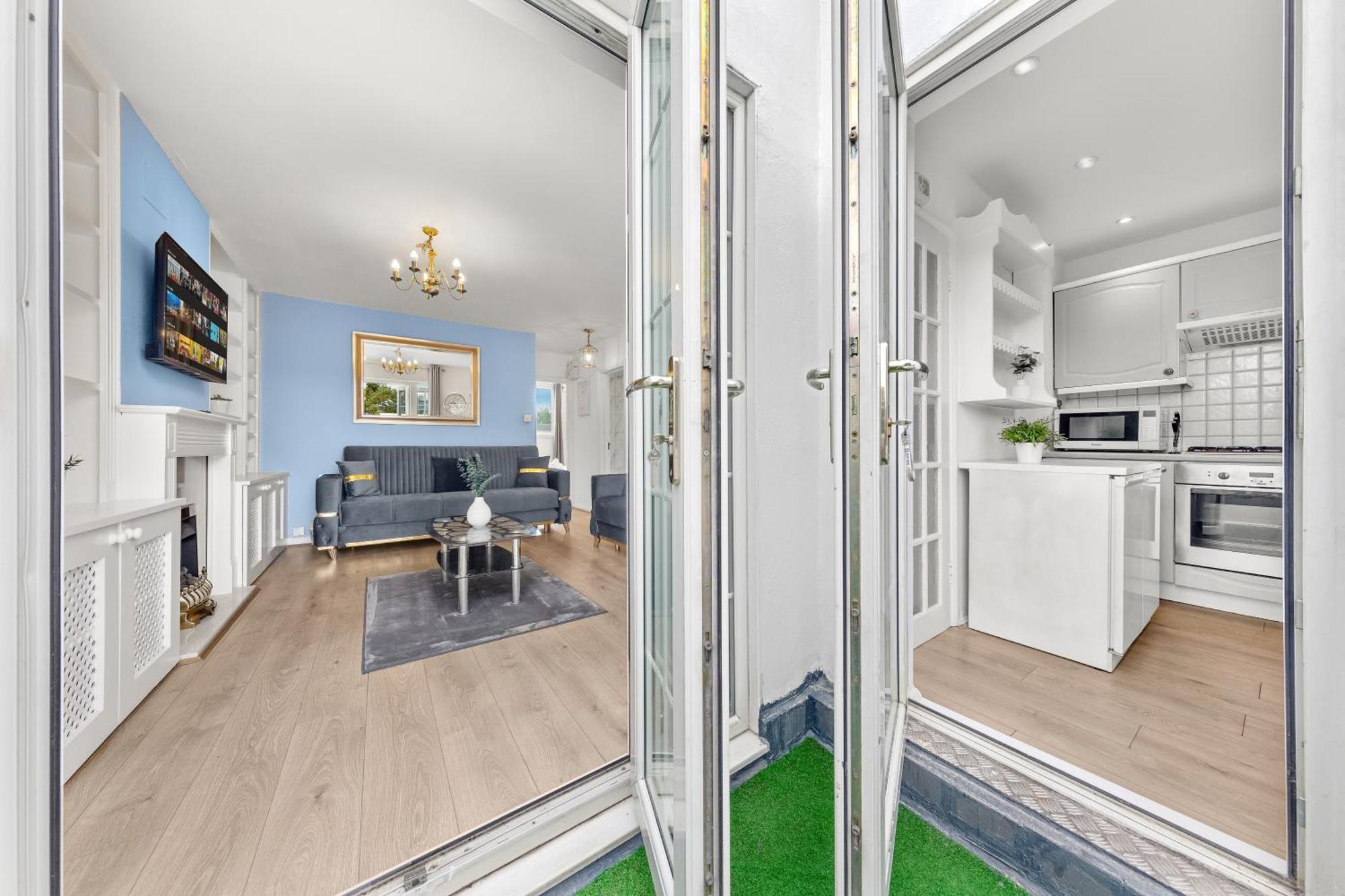 Newly Renovated Kensington 2 Bedroom Apartment With Balcony Near Harrods Sleeps 6, 2 Min Walk From Station Лондон Экстерьер фото