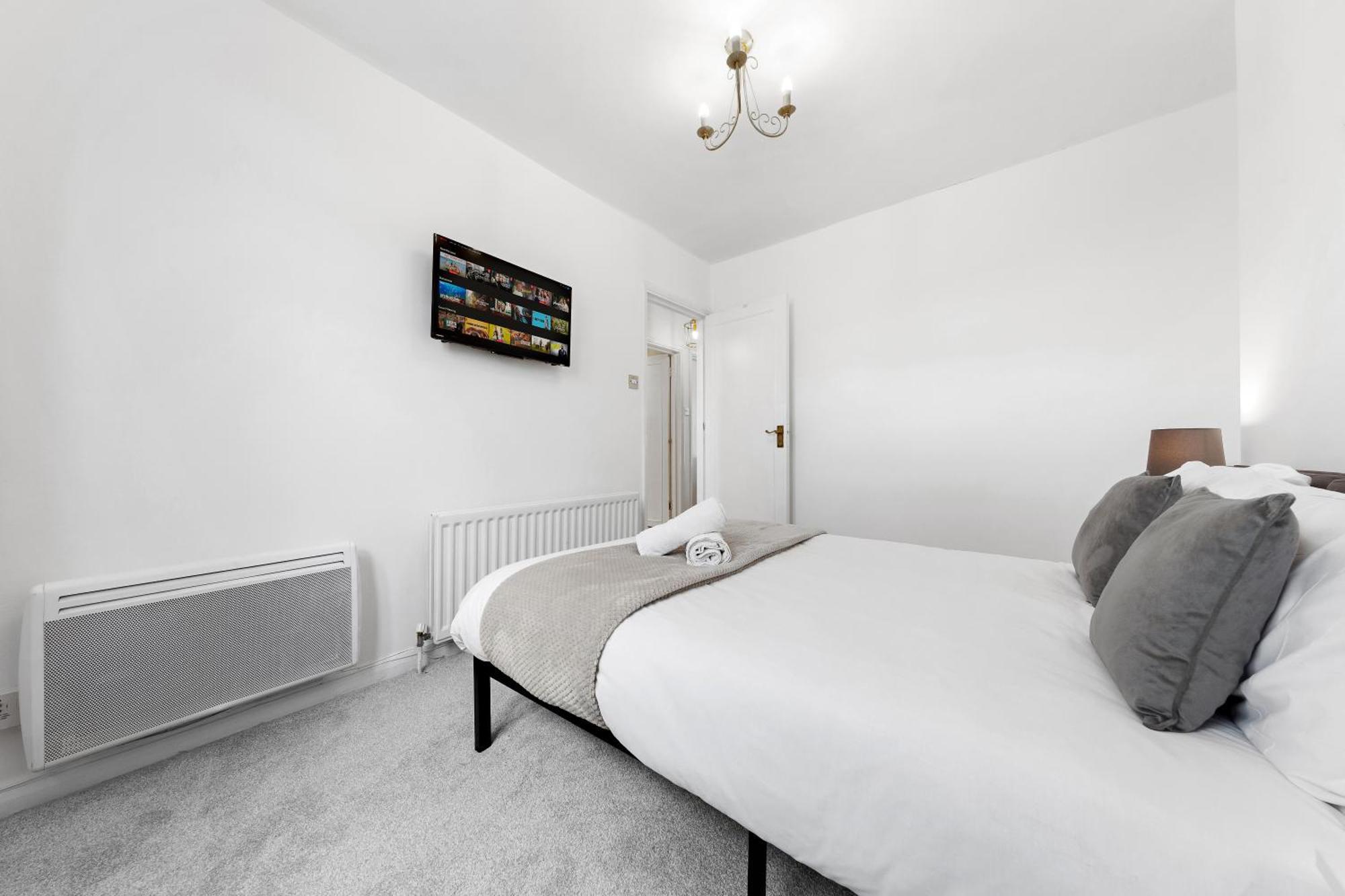 Newly Renovated Kensington 2 Bedroom Apartment With Balcony Near Harrods Sleeps 6, 2 Min Walk From Station Лондон Экстерьер фото