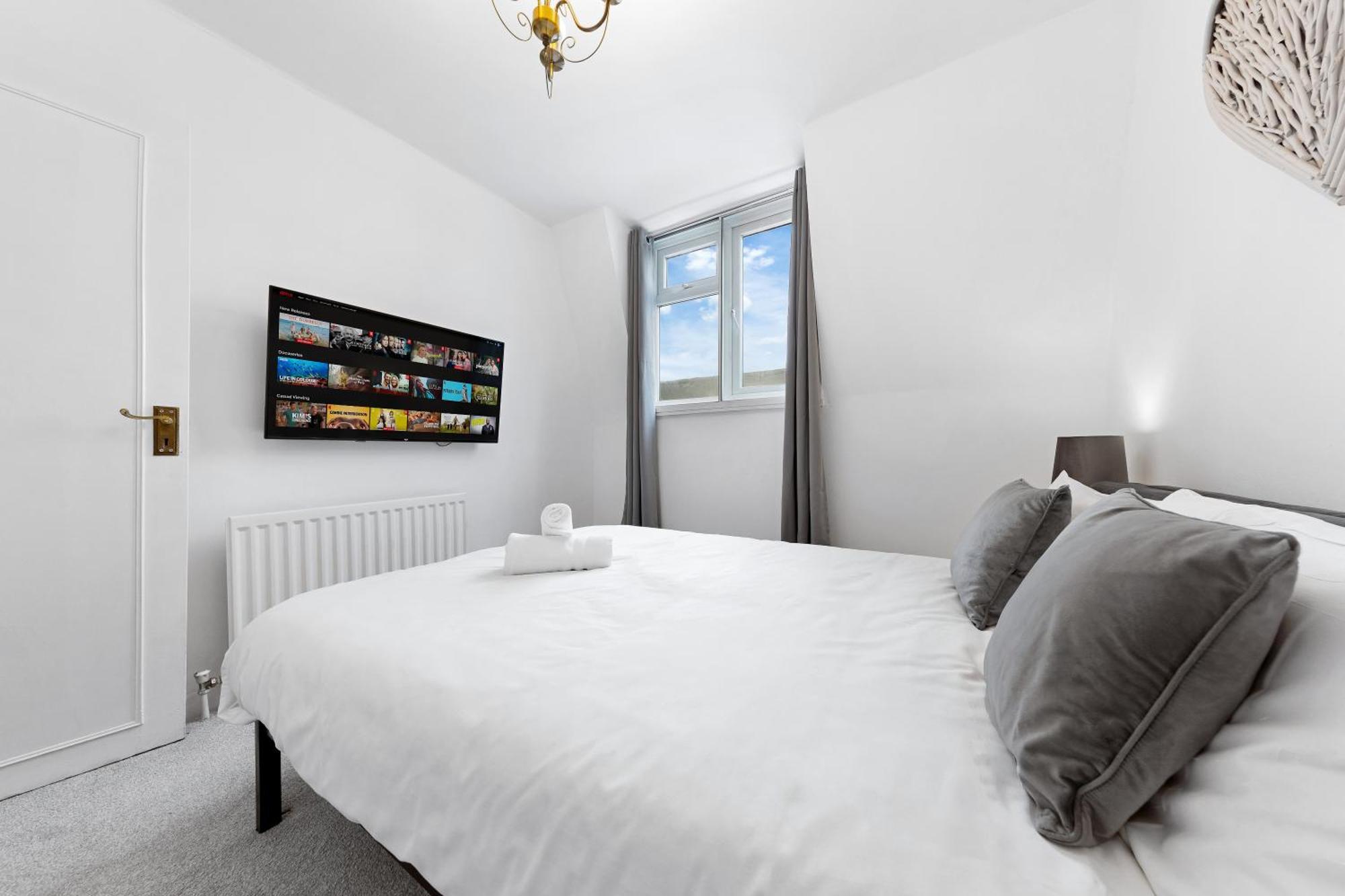 Newly Renovated Kensington 2 Bedroom Apartment With Balcony Near Harrods Sleeps 6, 2 Min Walk From Station Лондон Экстерьер фото