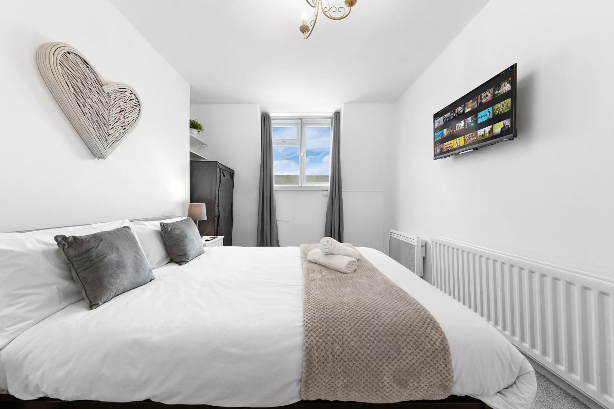 Newly Renovated Kensington 2 Bedroom Apartment With Balcony Near Harrods Sleeps 6, 2 Min Walk From Station Лондон Экстерьер фото